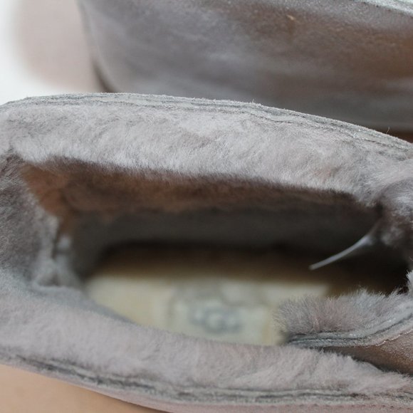 UGG KALLEN GRAY POM SUEDE SLIPPERS HOUSE SHOES - Picture 5 of 8